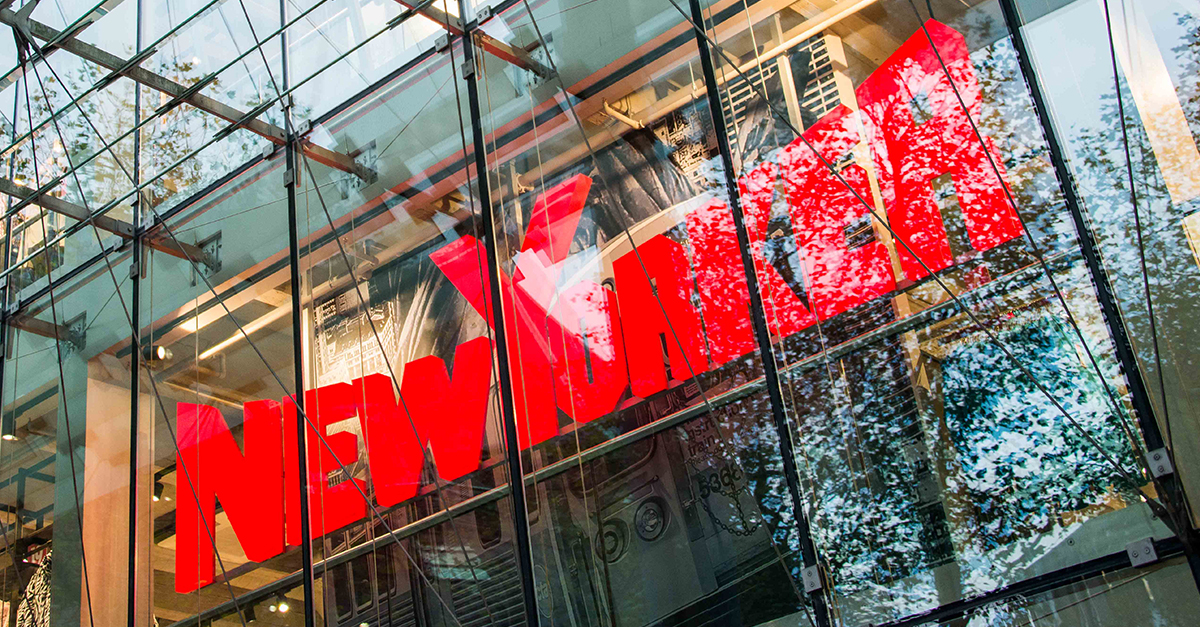 NEW-YORKER-Filiale mit rotem Logo hinter einer Glasfassade